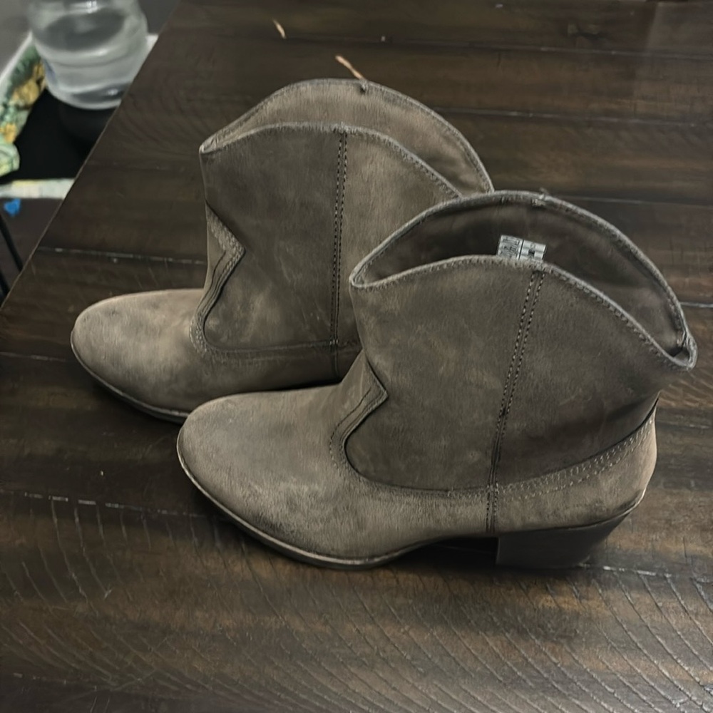Women’s size 8.5 shoe